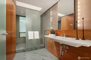 10020 NE 27th St, Bellevue, WA 98004 - Photo 21