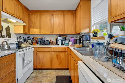 10002 10004 Barnes Lane S, Tacoma, WA 98444 - Photo 11