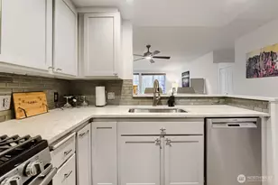 2607 Western Ave, Seattle, WA 98121 - Photo 3