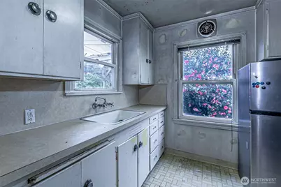 7035 S 127th Street, Seattle, WA 98178 - Photo 9
