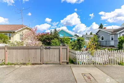 208 F Street SE, Auburn, WA 98002 - Photo 1