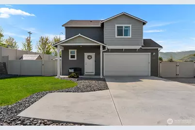 2250 SE Treat Street, East Wenatchee, WA 98802 - Photo 1