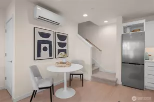 9225 B Densmore Ave N, Seattle, WA 98103 - Photo 11