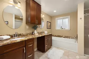 22018 SE 35th St, Sammamish, WA 98075 - Photo 15