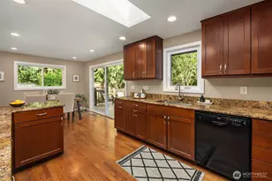 22018 SE 35th St, Sammamish, WA 98075 - Photo 7