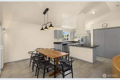 6627 Ellis Avenue S, Seattle, WA 98108 - Photo 9