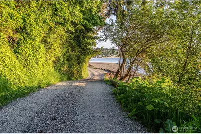 26445 Marine View Drive S, Des Moines, WA 98198 - Photo 5