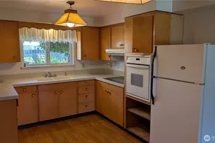 803 13th St SW, Puyallup, WA 98371 - Photo 9