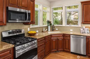 924 2nd Ave W, Seattle, WA 98119 - Photo 17