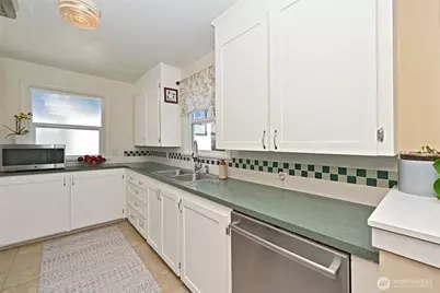 2822 23rd Avenue W, Seattle, WA 98199 - Photo 9