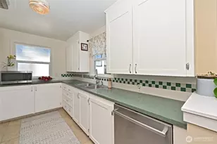 2822 23rd Ave W, Seattle, WA 98199 - Photo 9