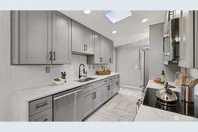 11204 148th Avenue SE, Renton, WA 98059 - Photo 9
