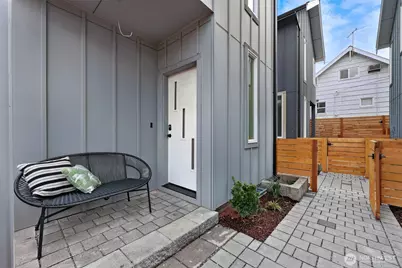 2006 B 19th Avenue S, Seattle, WA 98144 - Photo 3