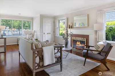4550 47th Avenue NE, Seattle, WA 98105 - Photo 3
