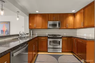 900 Warren Ave N, Seattle, WA 98109 - Photo 13