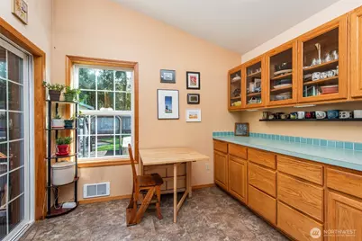 2010 Westview Dr, Port Angeles, WA 98363 - Photo 9