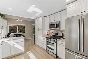 18906 SE 44th Pl, Issaquah, WA 98027 - Photo 13