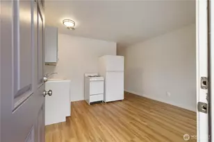 7618 Greenwood Ave N, Seattle, WA 98103 - Photo 11