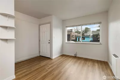 7618 Greenwood Avenue N, Seattle, WA 98103 - Photo 9