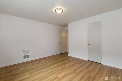 7618 Greenwood Avenue N, Seattle, WA 98103 - Photo 13