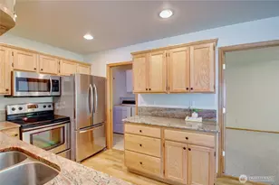 1051 Fidalgo Dr, Burlington, WA 98233 - Photo 9