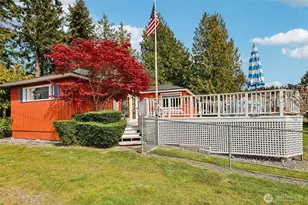 176 Maple St, Camano Island, WA 98282 - Photo 23
