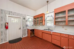 318 W 8th St, Port Angeles, WA 98362 - Photo 17