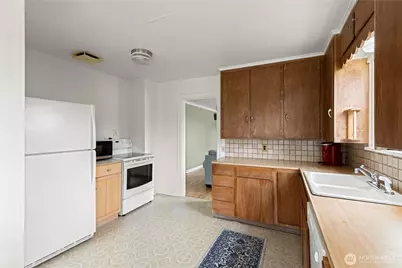 3640 W C Street, Bremerton, WA 98312 - Photo 7