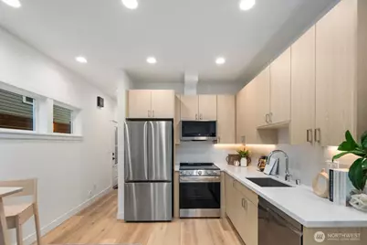 1004 48th Street #B, Seattle, WA 98103 - Photo 3