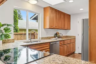 12018 NE 136th Pl, Kirkland, WA 98034 - Photo 5