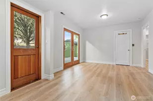 1100 Greenleaf Ave, Burlington, WA 98233 - Photo 13