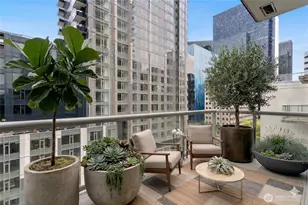 588 Bell St, Seattle, WA 98121 - Photo 9