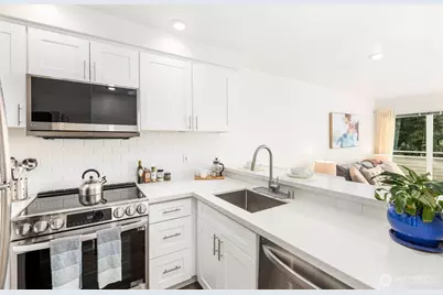 10237 SE 3rd Street #5, Bellevue, WA 98004 - Photo 5