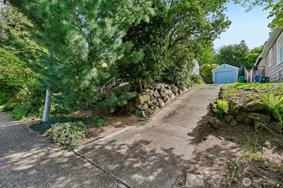 6830 27th Avenue NE, Seattle, WA 98115 - Photo 3