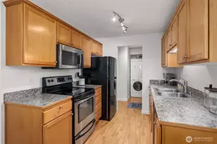 750 N 143rd St, Seattle, WA 98133 - Photo 9