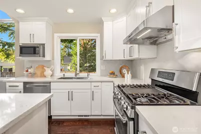 2462 238th Place NE, Sammamish, WA 98074 - Photo 13
