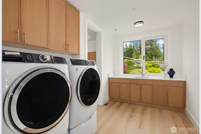 1810 91st Place NE, Clyde Hill, WA 98004 - Photo 35