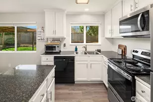 1067 Anacortes Ave NE, Renton, WA 98059 - Photo 9