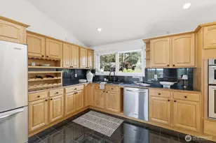 1040 NW Honeywood Pl, Issaquah, WA 98027 - Photo 9