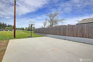 755 E North Camano Dr, Camano Island, WA 98282 - Photo 29