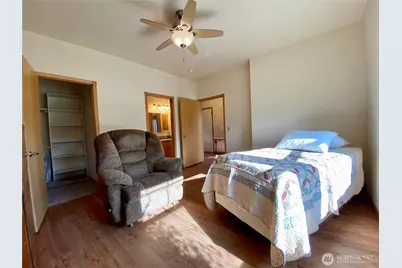 8021 Vialago Parkway, Zillah, WA 98953 - Photo 15