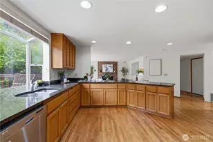 26057 SE 38th St, Sammamish, WA 98029 - Photo 13
