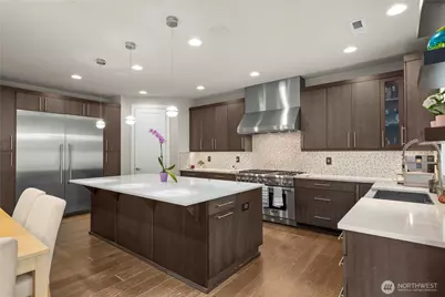10351 SE 8th Street, Bellevue, WA 98004 - Photo 11