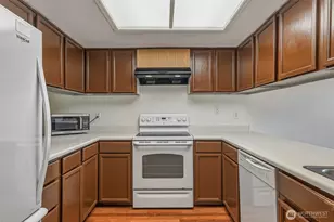 23003 Lakeview Dr, Mountlake Terrace, WA 98043 - Photo 5