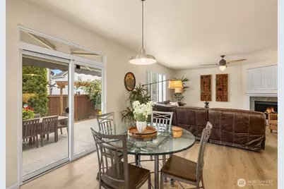 526 Rosario Avenue NE, Renton, WA 98059 - Photo 9
