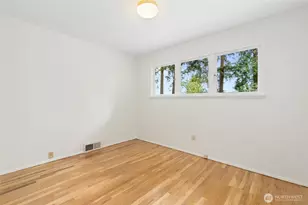 15822 34th Ave NE, Lake Forest Park, WA 98155 - Photo 13
