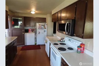 2108 Tacoma Road E, Puyallup, WA 98371 - Photo 11
