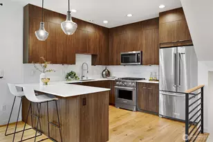 2366 Franklin Ave E, Seattle, WA 98102 - Photo 3