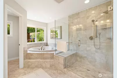 8144 W Mercer Way, Mercer Island, WA 98040 - Photo 21
