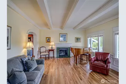 4026 Burke Avenue N, Seattle, WA 98103 - Photo 7
